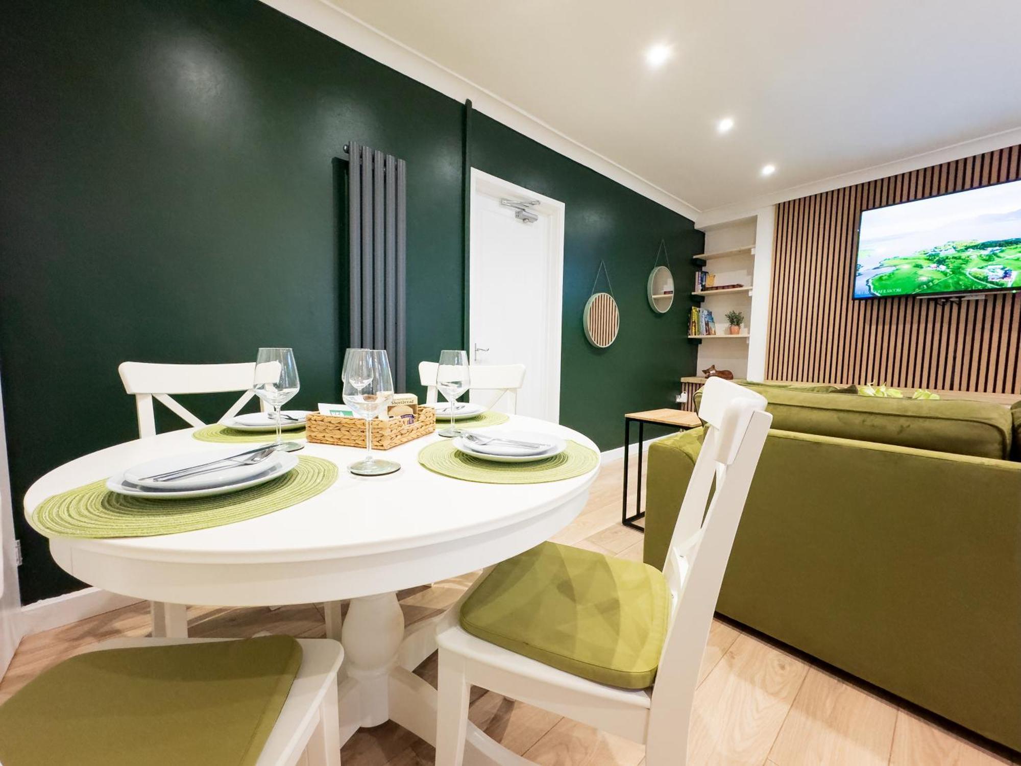 Kilex House - Monthly 3 Bed Bike Store Contractors Holiday home *