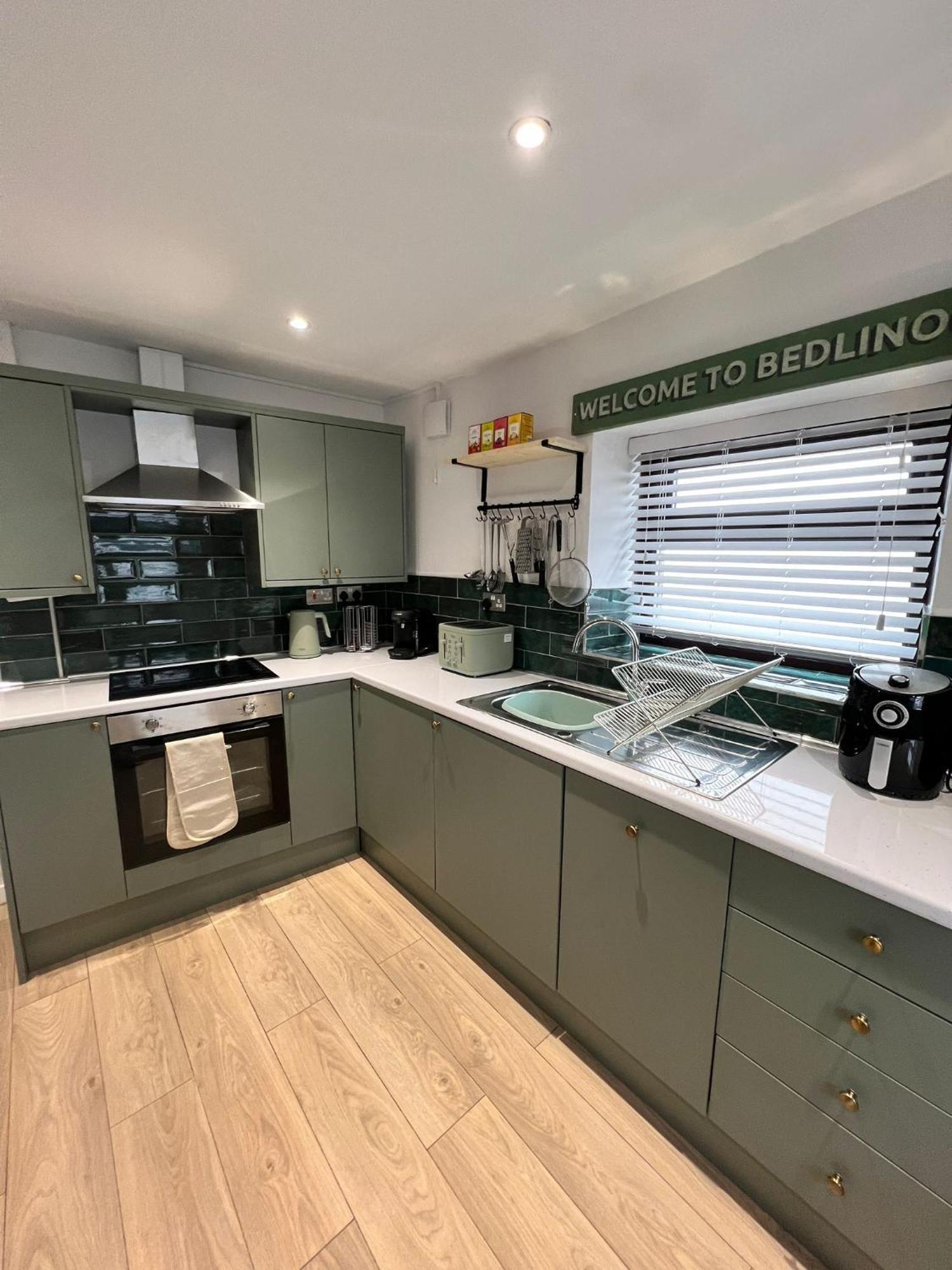 Kilex House - Monthly 3 Bed Bike Store Contractors * Bedlinog